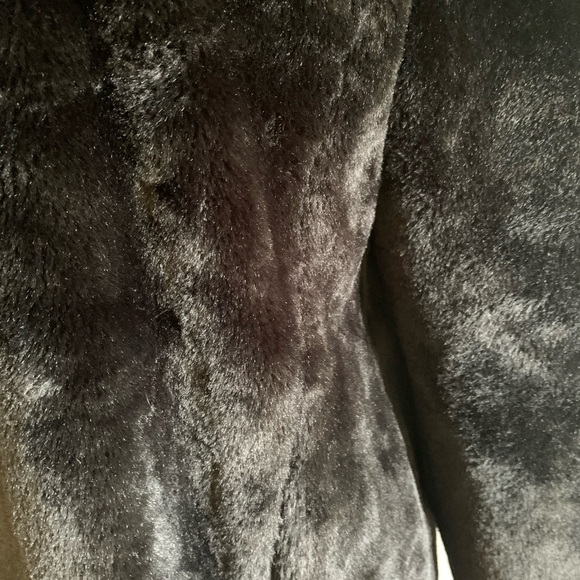 Luxurious Black Teddy Jacket - Picture 3 of 4